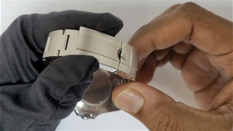 rolex bracelet adjustment|how to adjust rolex clasp.